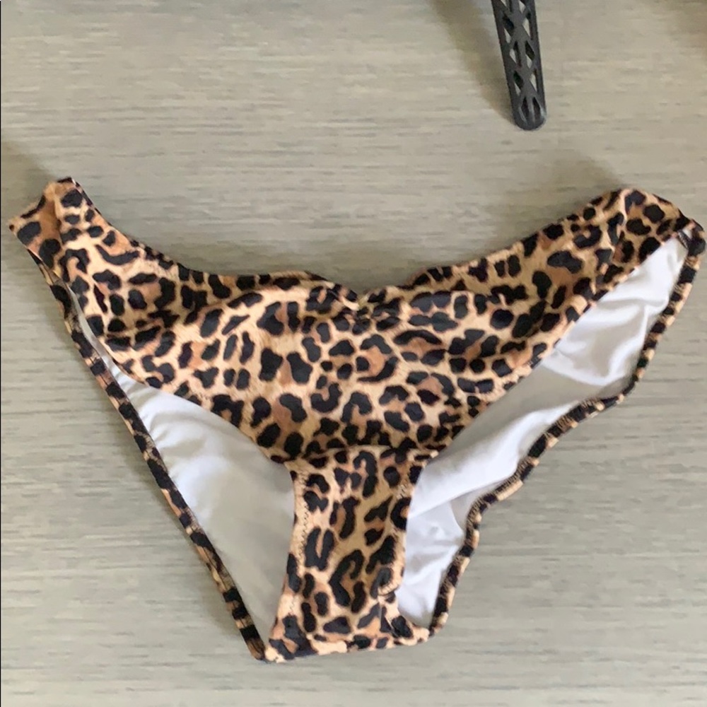 NWOT Cheekster Bikini Bottoms